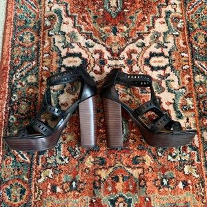 Gianni Bini leather platform heels, size 8, great condition